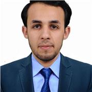 Professor de inglés ofrece clases para estudiantes de varios niveles de competencia